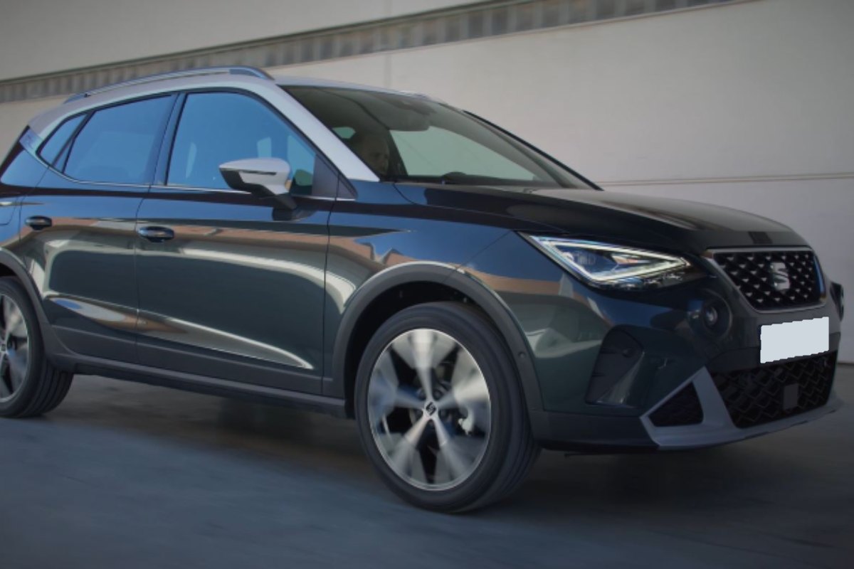seat-arona-gris-delante